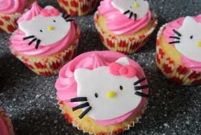 hello-kitty-cupcakes hello-kitty-cupcakes
